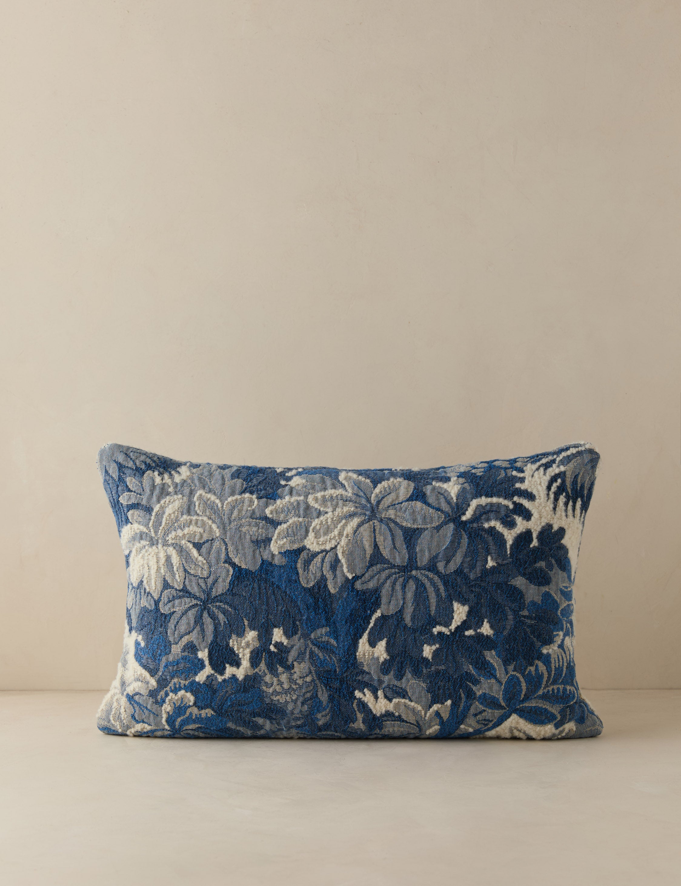 #color::blue-shadow #style::lumbar
