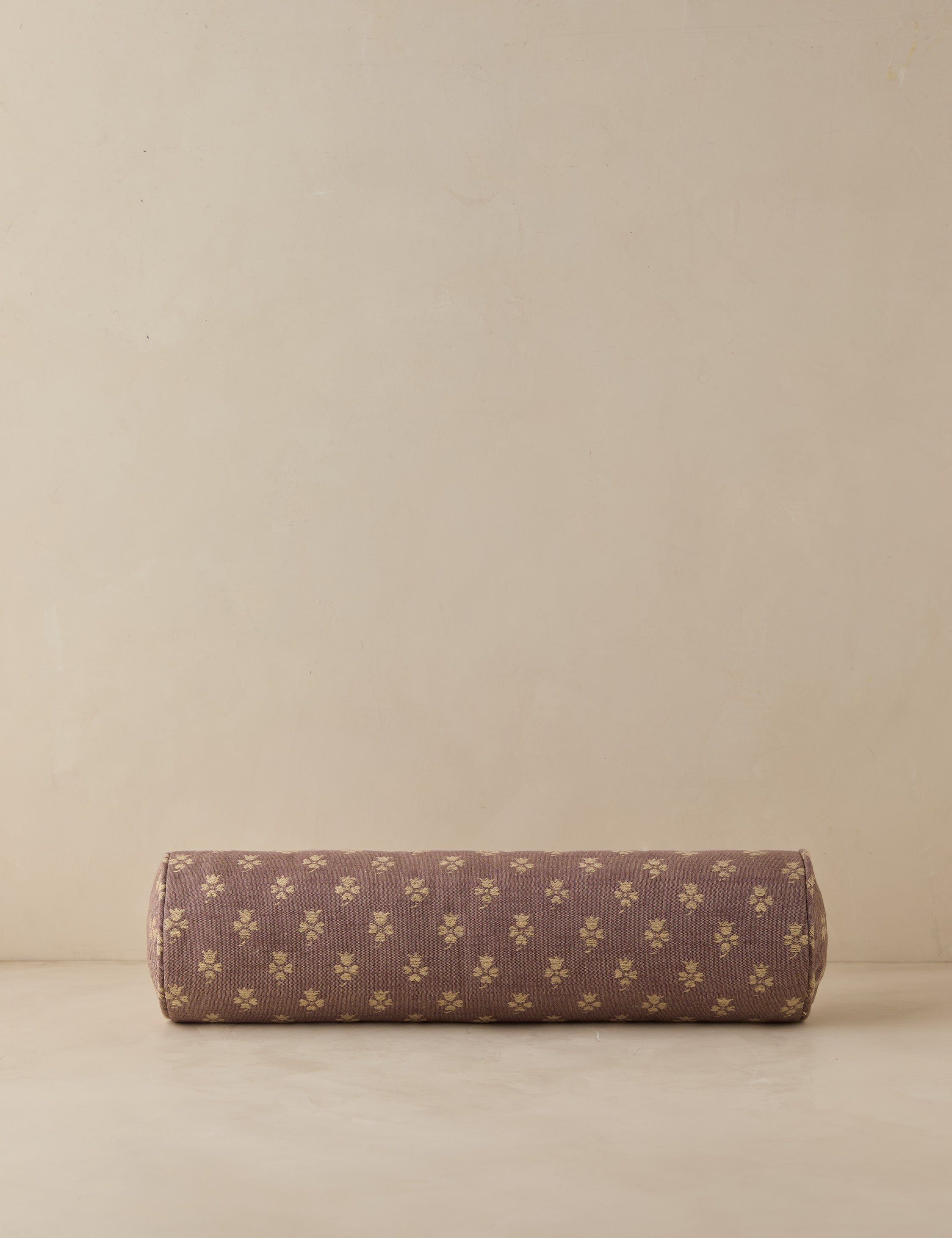 #color::plum-and-sand #style::bolster #fill type::with-feather-down-insert 