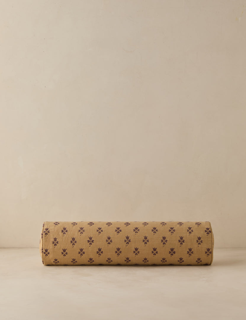 #color::sand-and-plum #style::bolster #fill type::with-feather-down-insert 