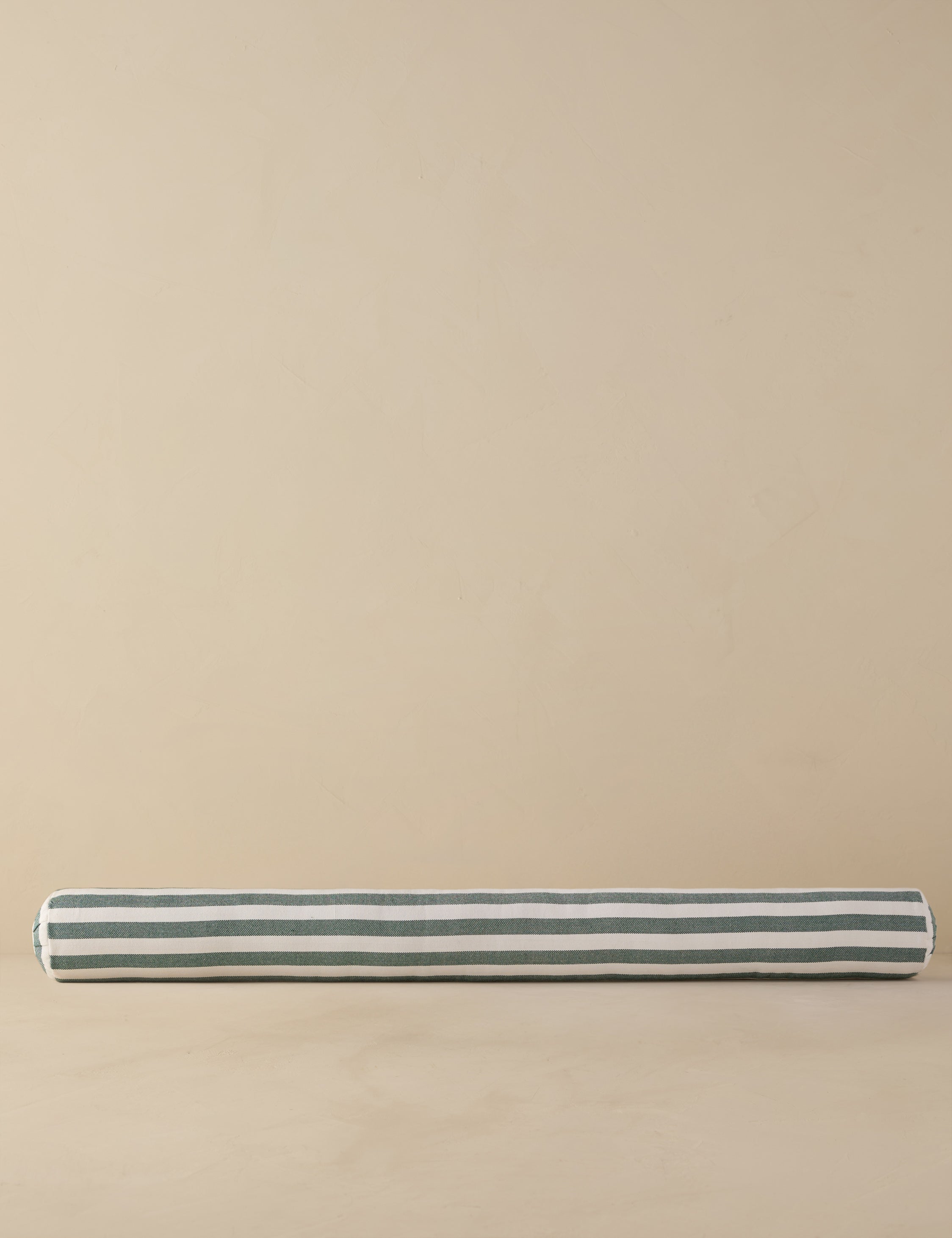 #color::emerald #style::long-bolster #fill-type::polyester
