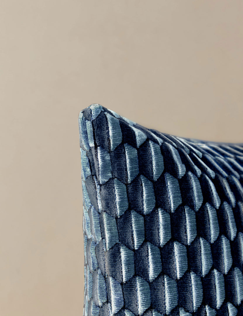 #color::sapphire #style::square #style::lumbar