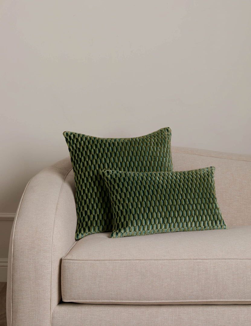 #color::emerald #style::square #style::lumbar