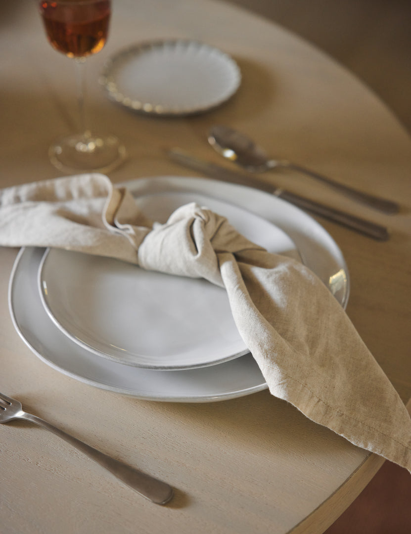 #color::white #style::dinner-plates--set-of-6