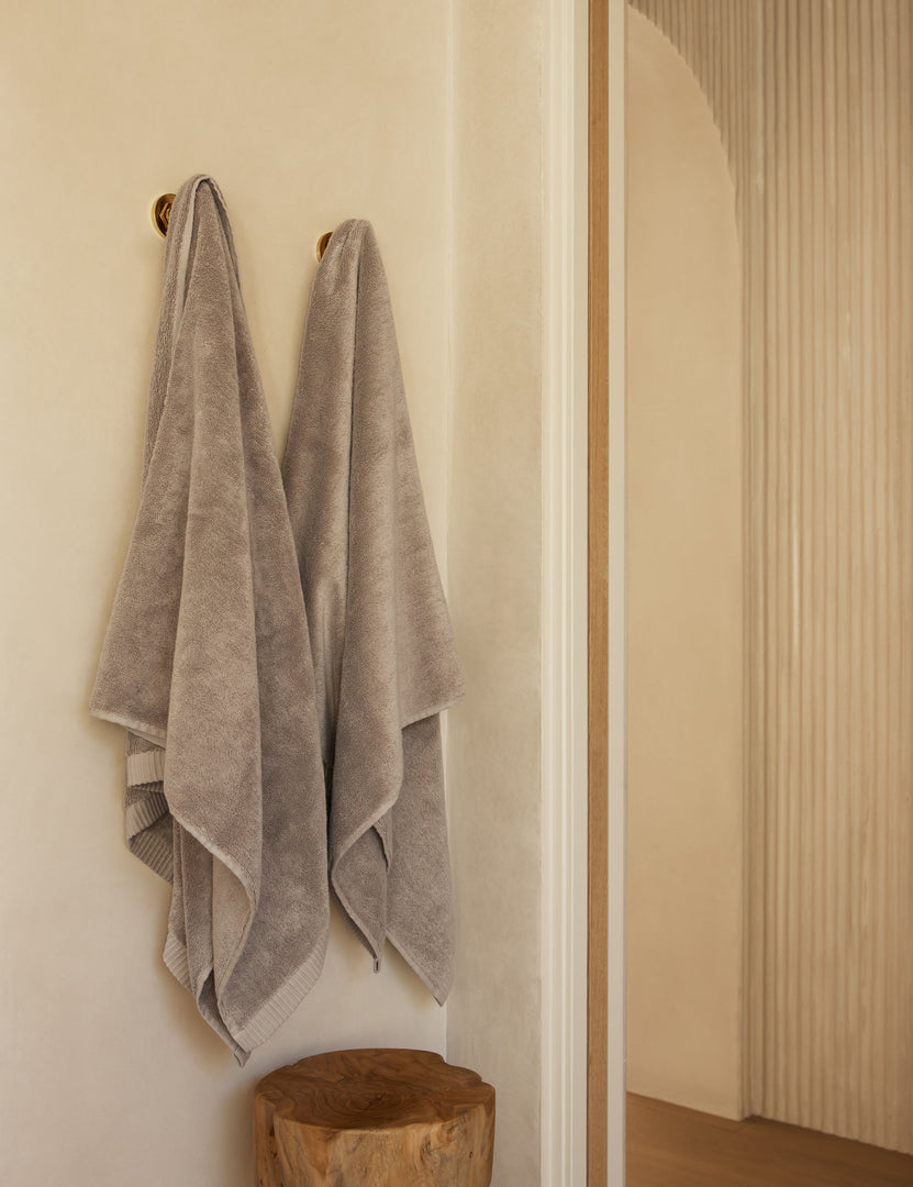 #color::taupe #style::bath-towel #style::towel-set #style::bath-sheet