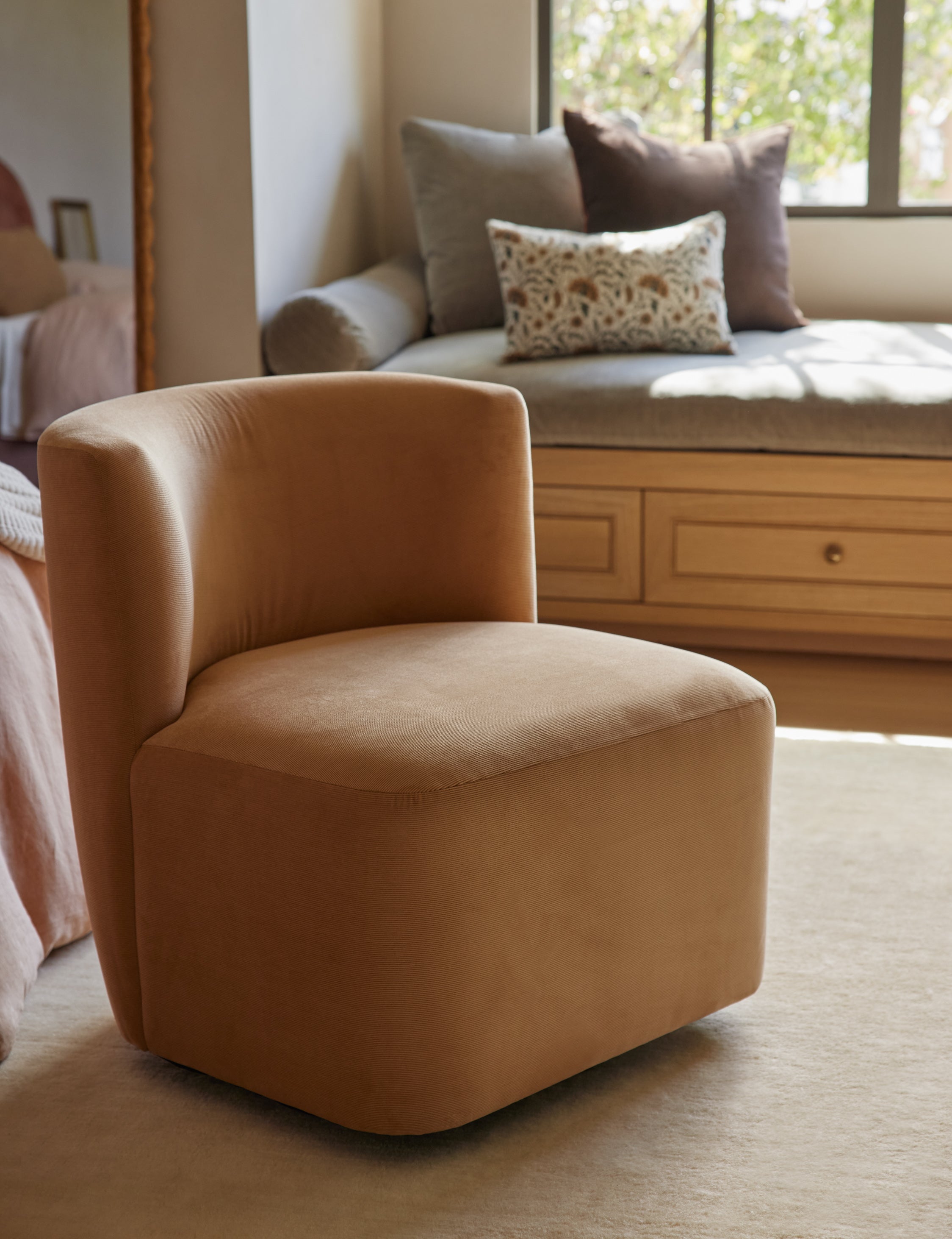 Lois Swivel Chair - Thumbnail 5