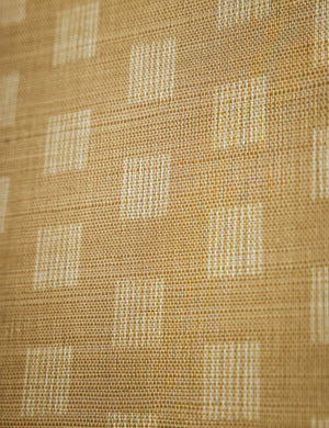 Close up view of the pattern of the Sand Dune Grasscloth Wallpaper by Élan Byrd.