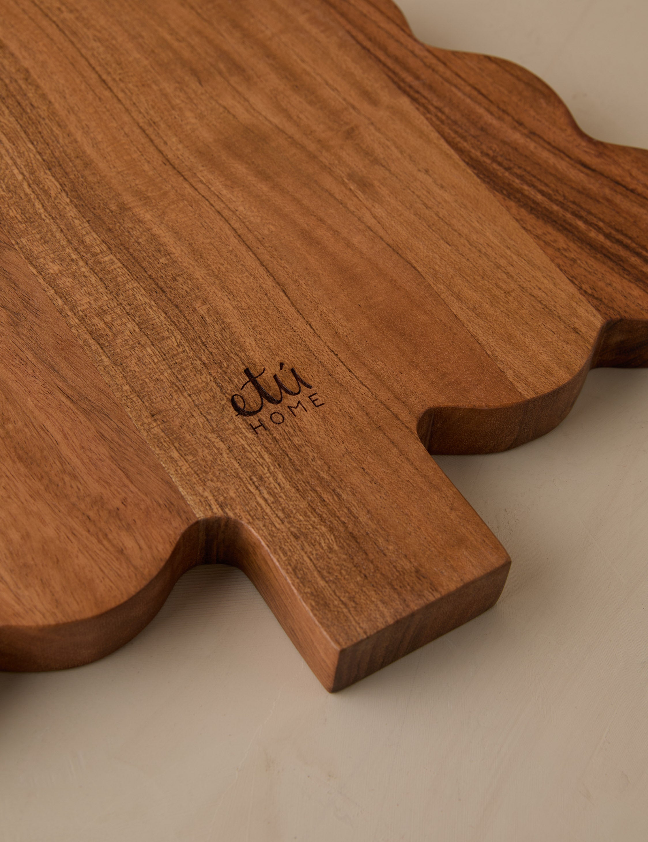Scalloped Tree Cutting Board - Thumbnail 4
