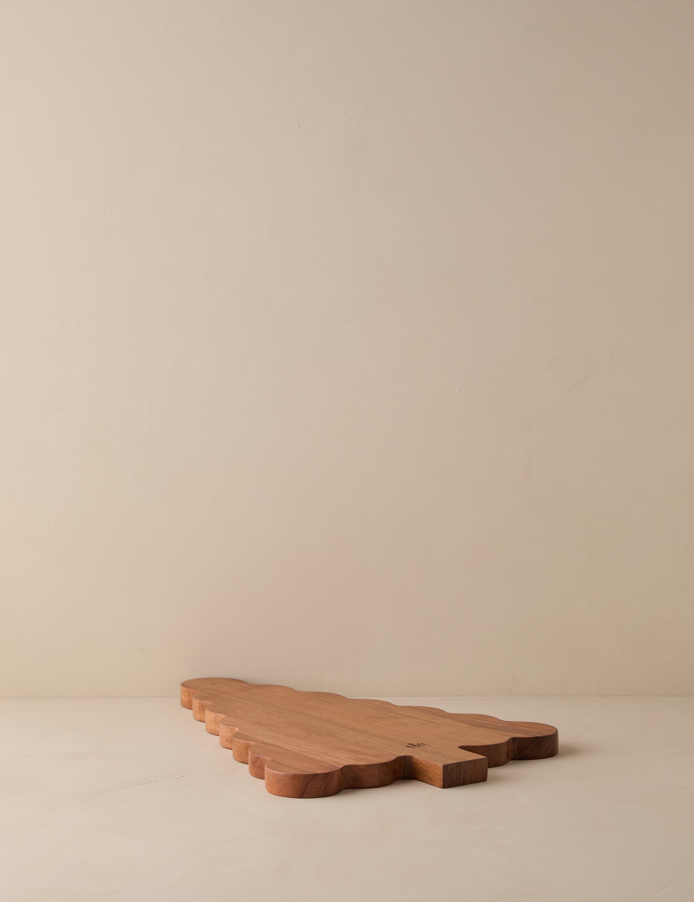 etúHOME Scalloped Tree Cutting Board - Thumbnail 5