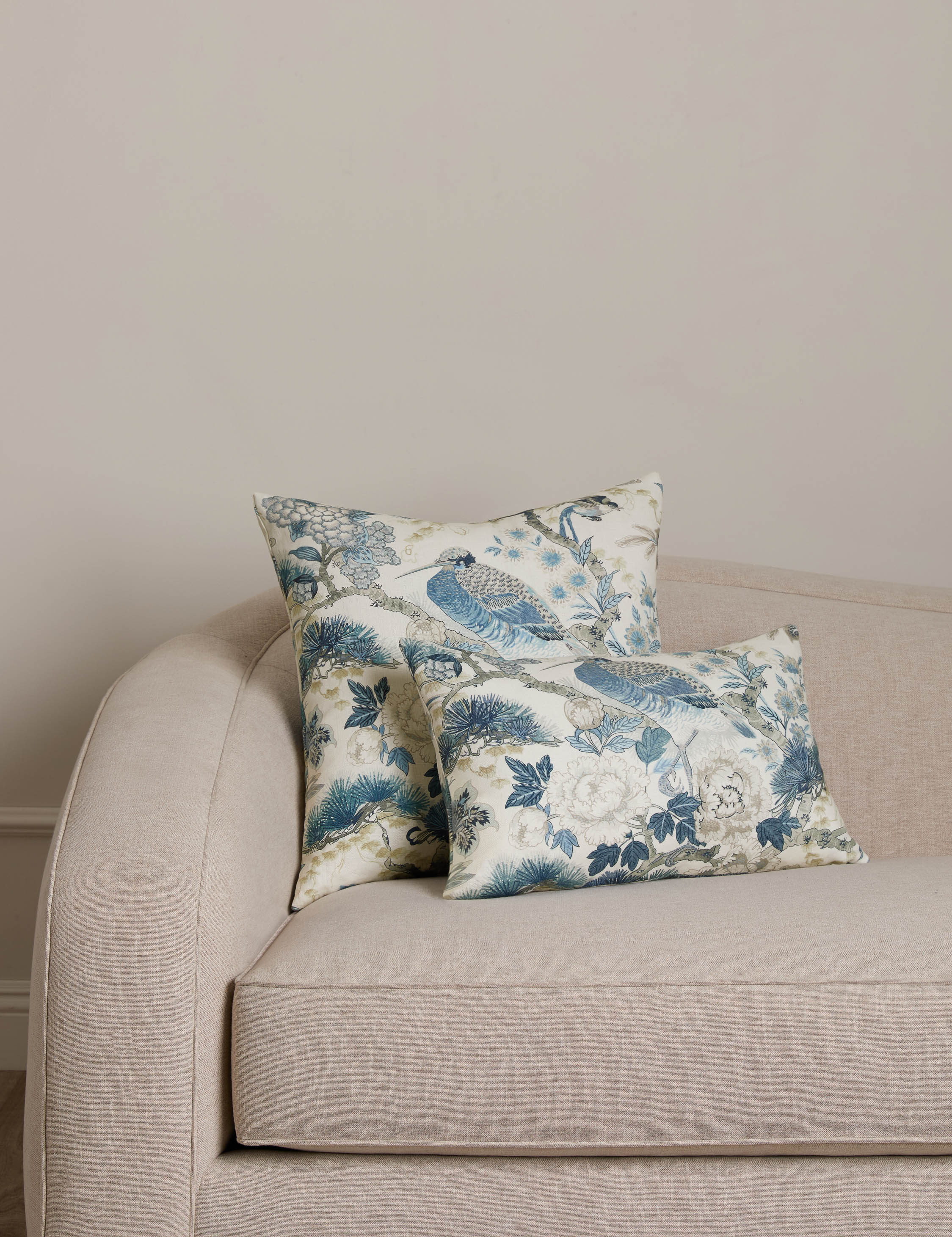 #color::porcelain #style::square #style::lumbar