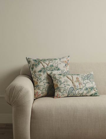 #color::ivory-and-navy #style::square #style::lumbar