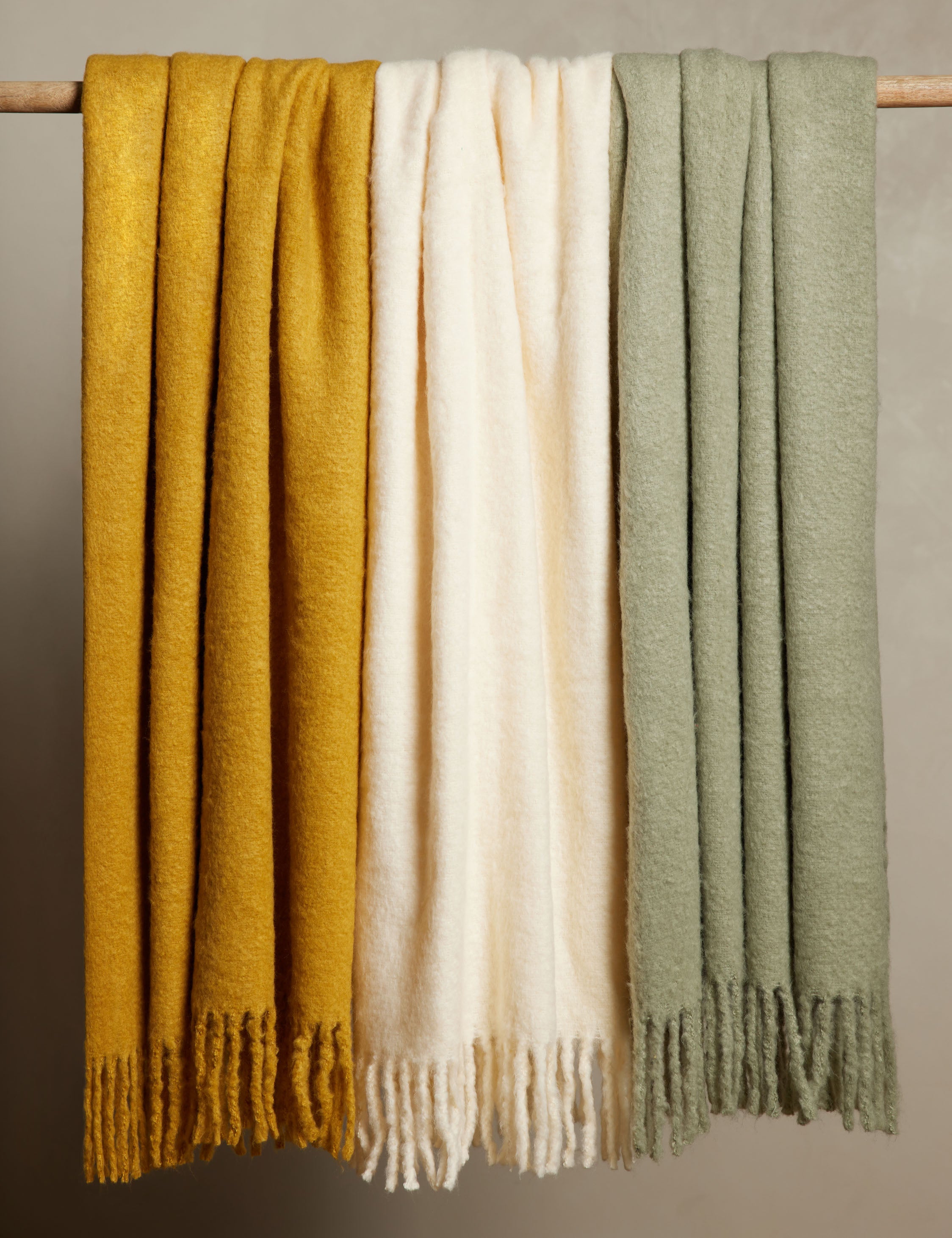 Snug Throw - Thumbnail 2