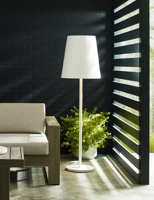 Carla Outdoor Floor Lamp : Black