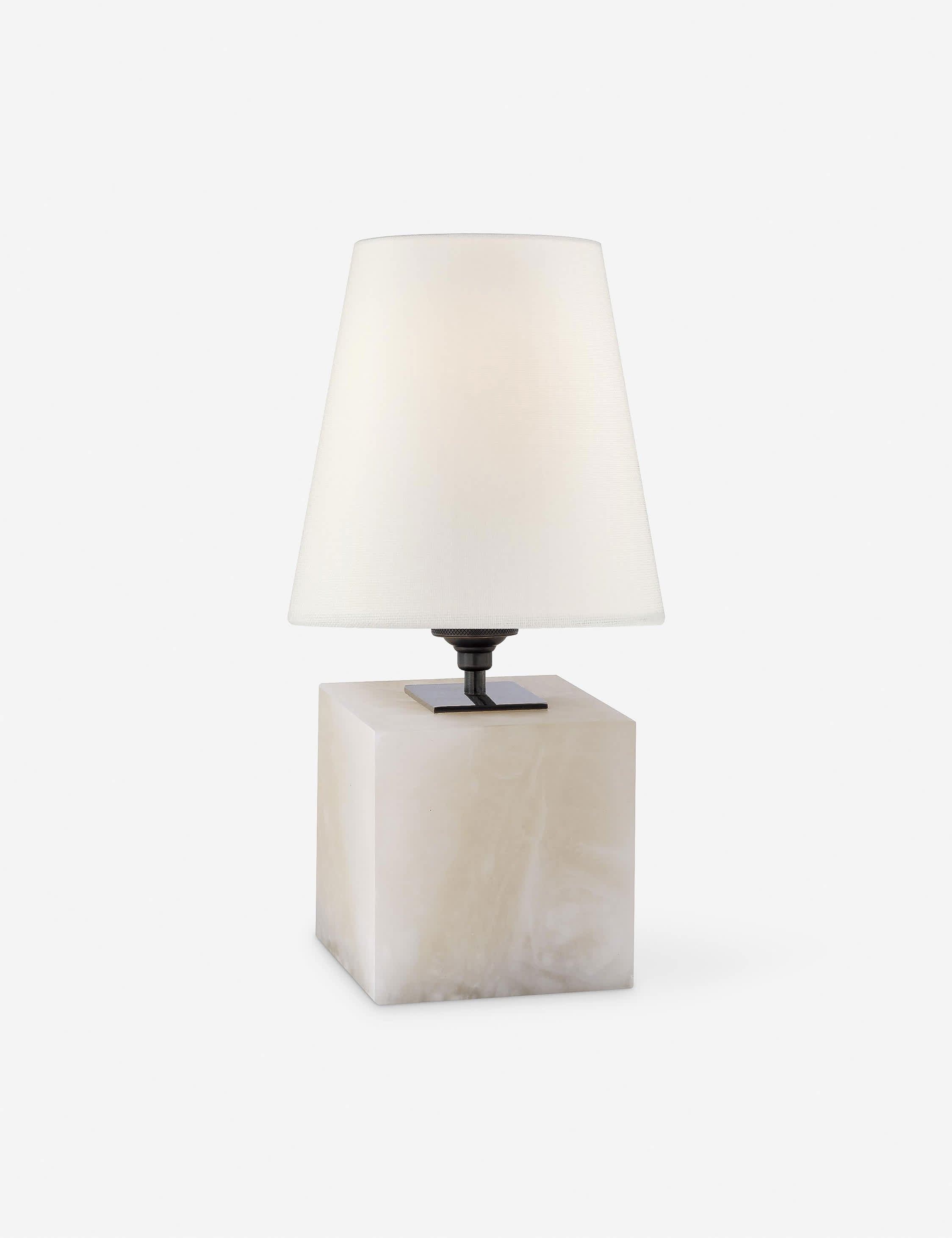 #color::alabaster