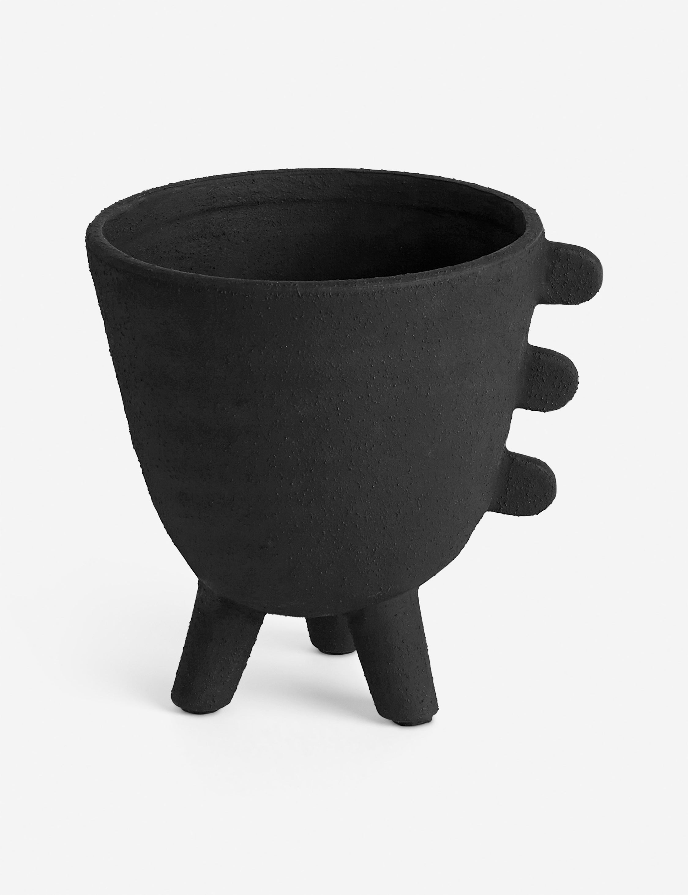 #color::black #style::cache-pot