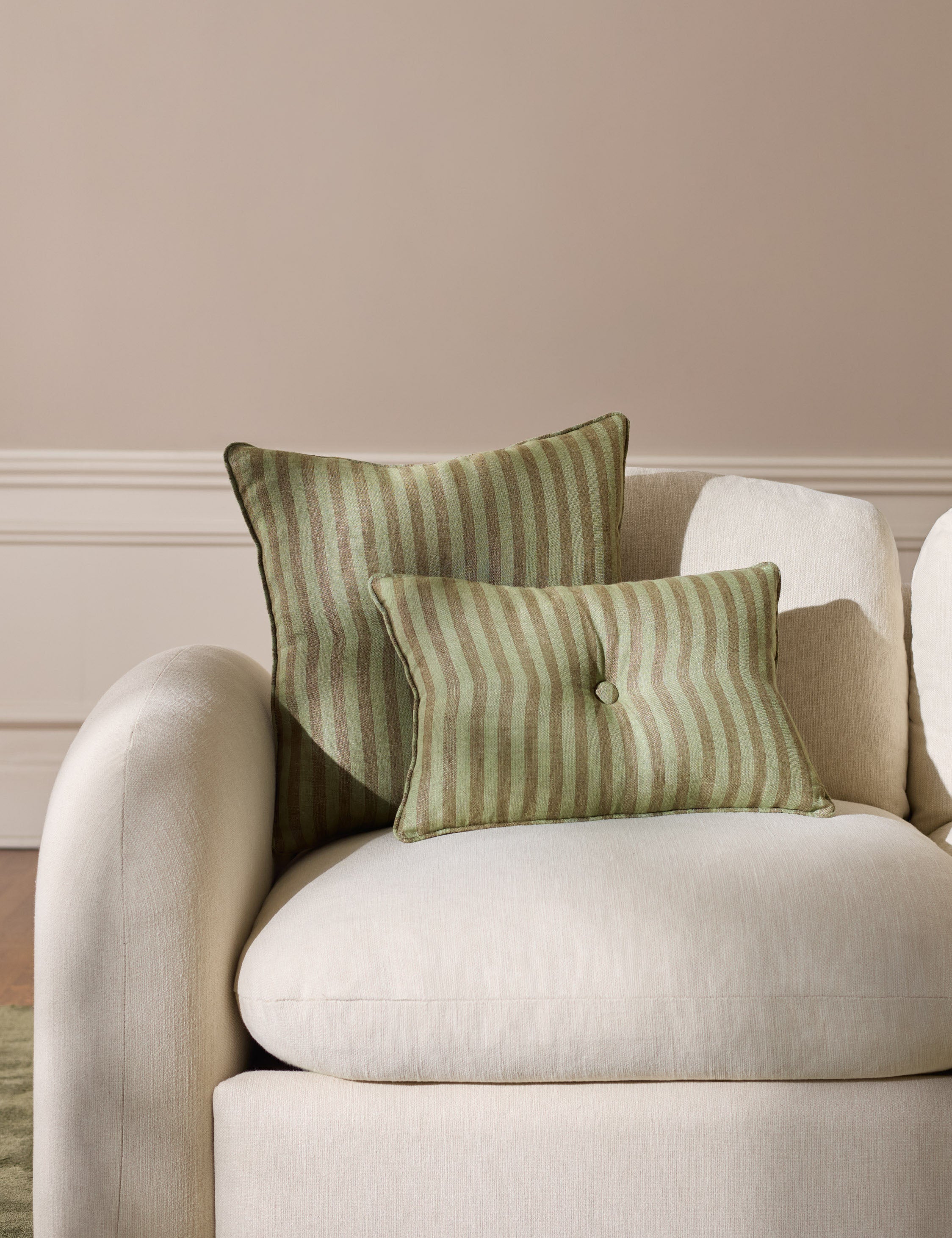 #style::square #style::lumbar #color::hunter