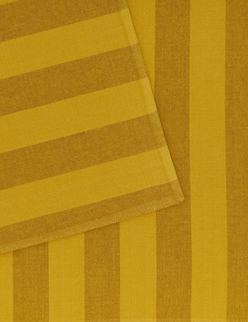 #color::mustard-+-bronze #style::placemat--set-of-4