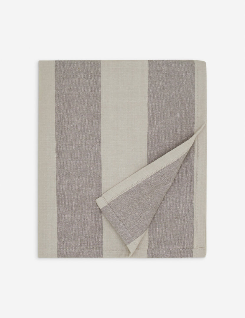 #color::light-gray-+-dark-gray #style::tablecloth