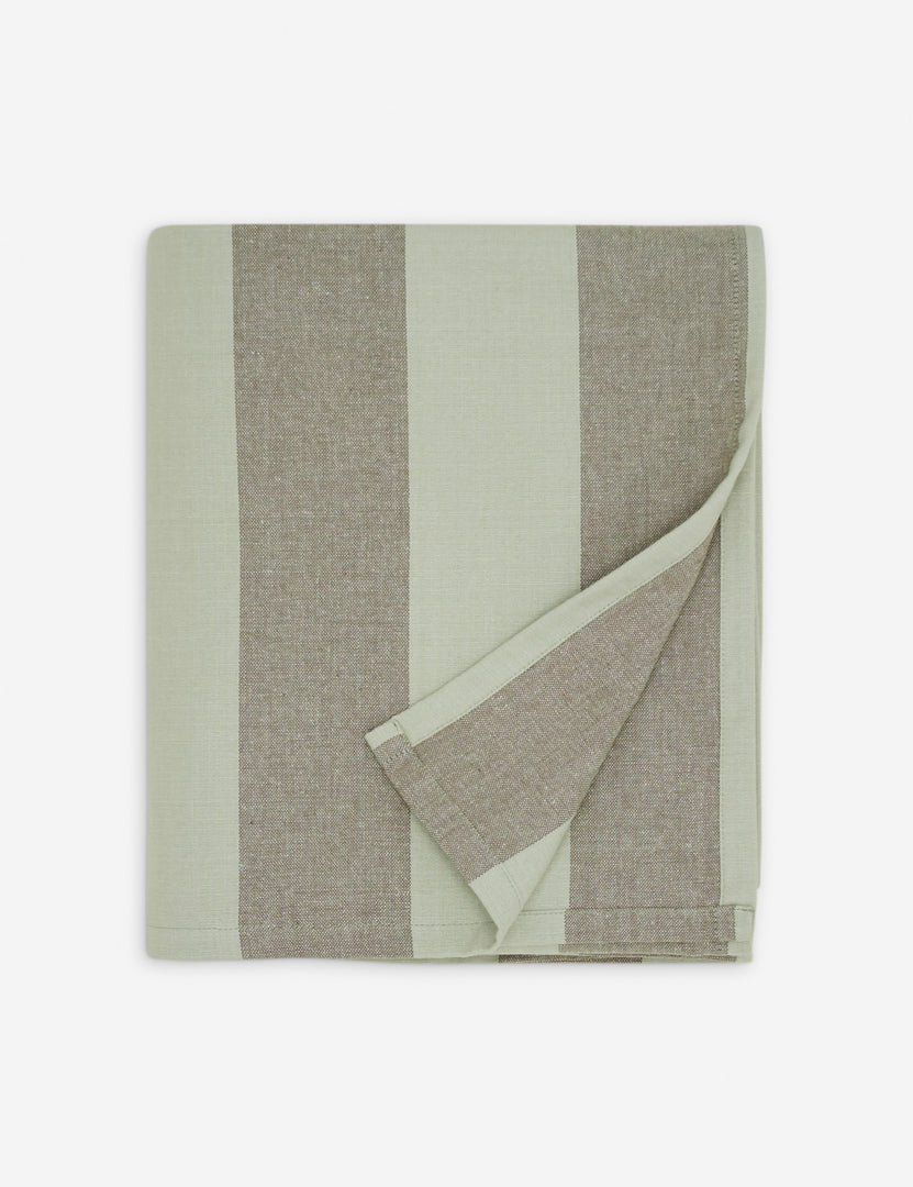 #color::olive-+-sage #style::tablecloth