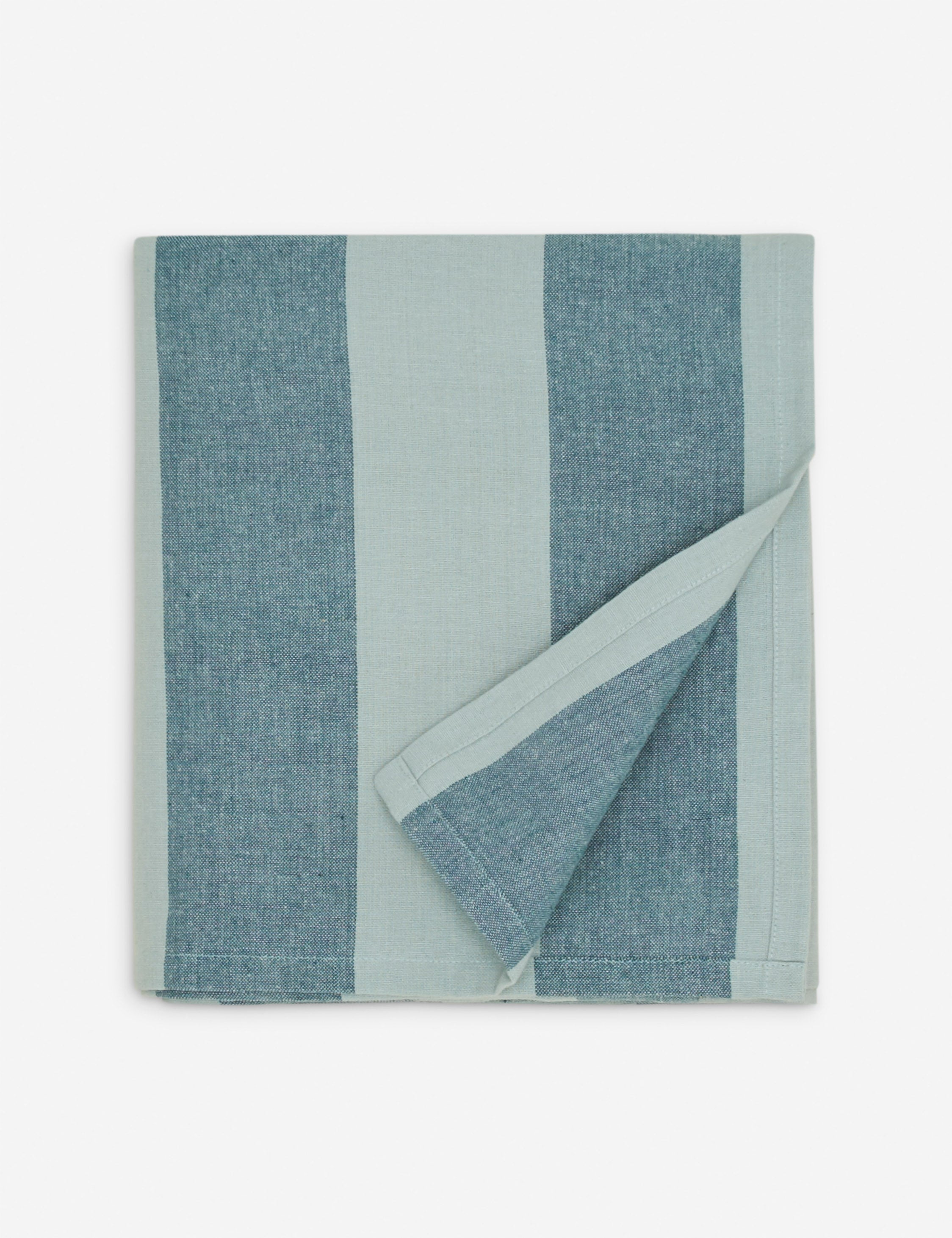 #color::sky-+-peacock #style::tablecloth
