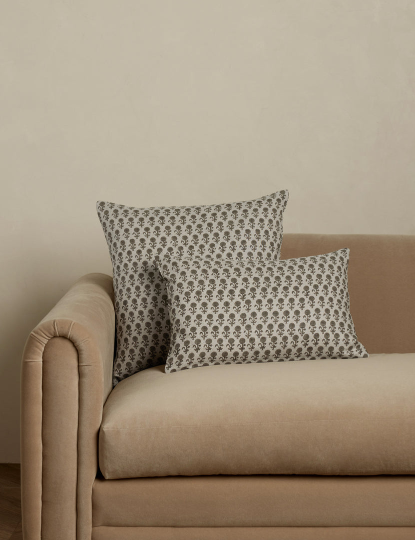 #color::taupe #style::lumbar