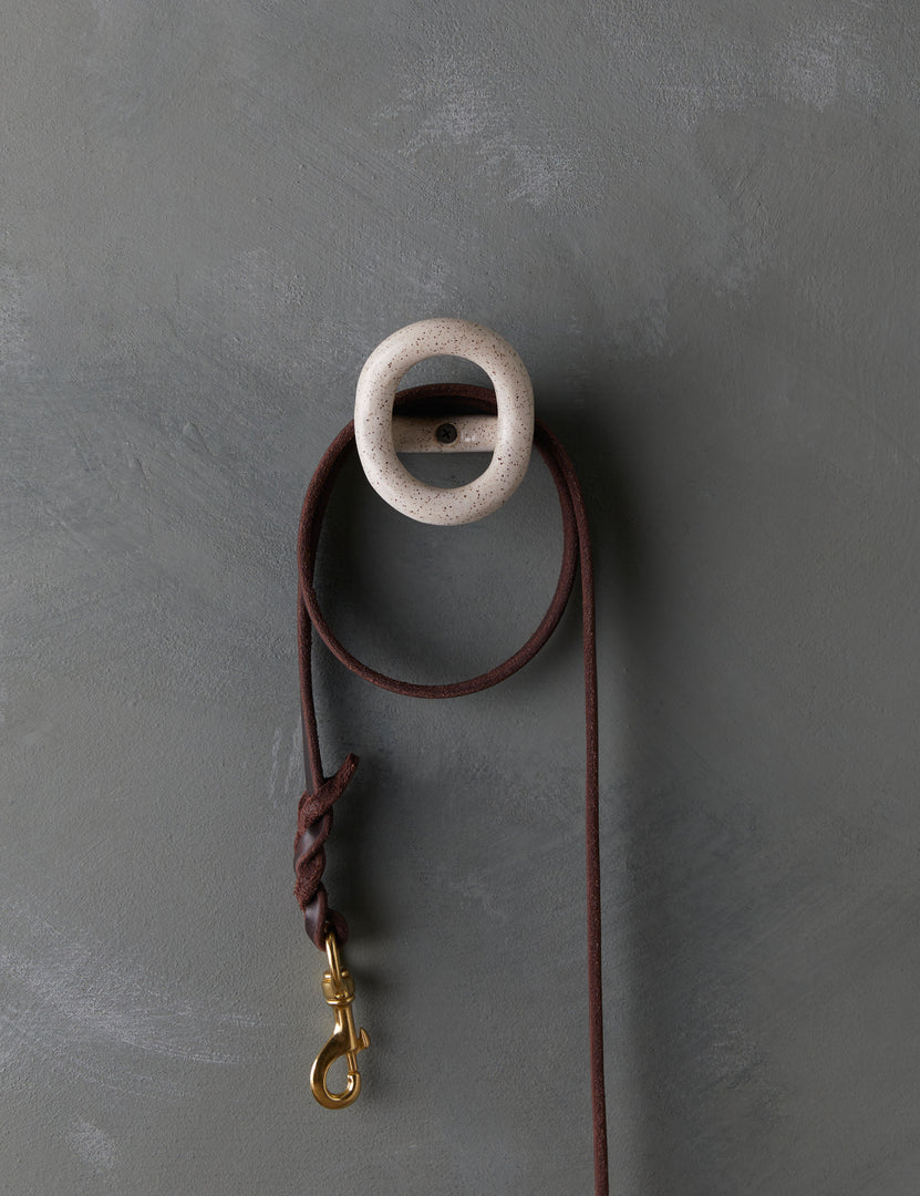 #color::white-speckled | The olo white speckled wall hook with a leash hanging from it