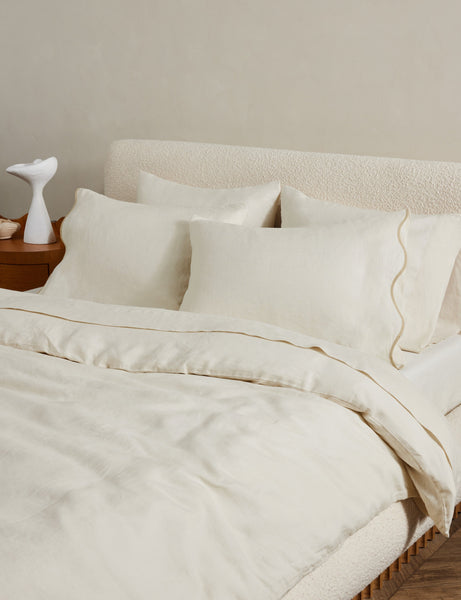 #color::cream #size::full-queen #size::king-cal-king | Angled view of the Essie soft, breathable hemp duvet cover in cream