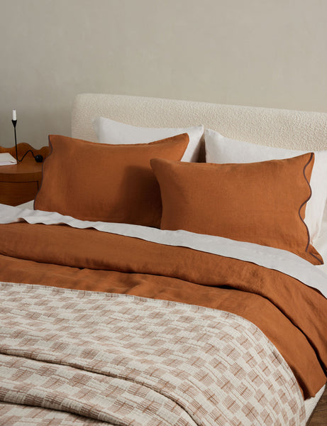 #color::umber #size::full-queen #size::king-cal-king | Essie soft, breathable hemp duvet cover in rust umber with basketweave bed blanket