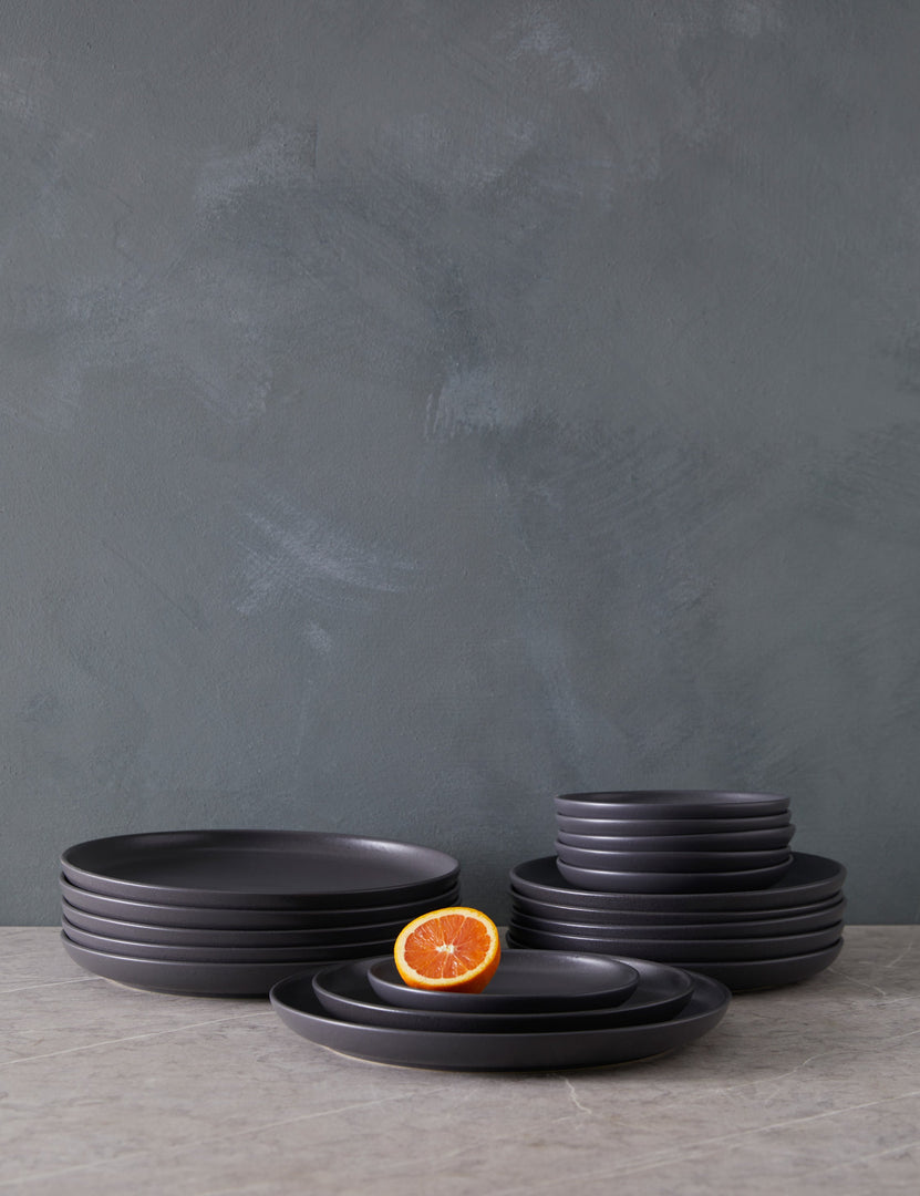 #color::gray #style::18-piece-set-plates