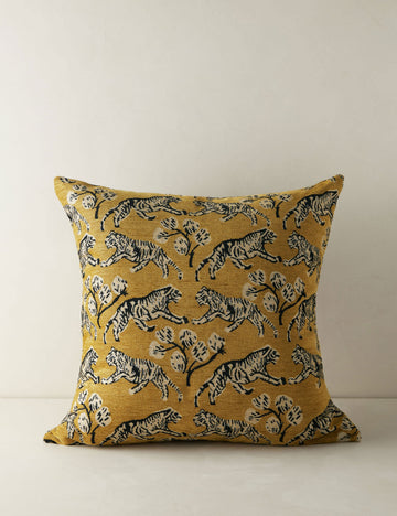 #color::gold  #style::square #fill type::with-feather-down-insert #fill type::pillow-cover-only