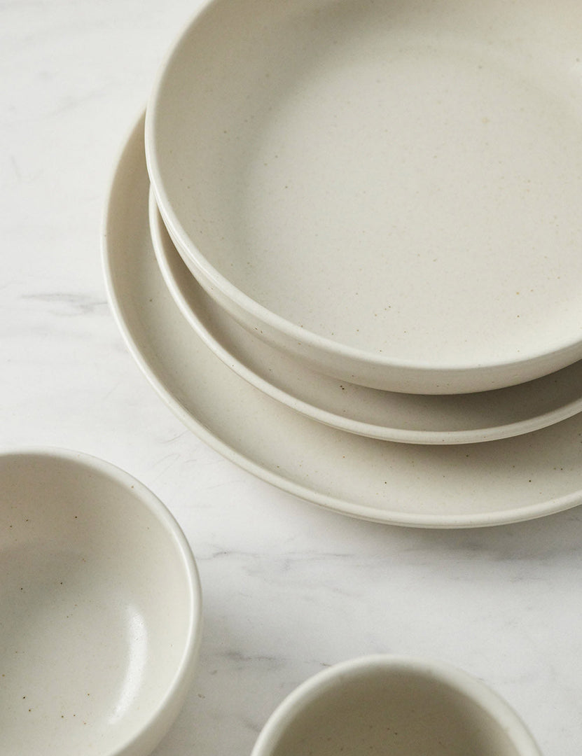 #color::vanilla | Angled view of the Pacifica Vanilla-toned Dinnerware 5-Piece Place Setting by Casafina