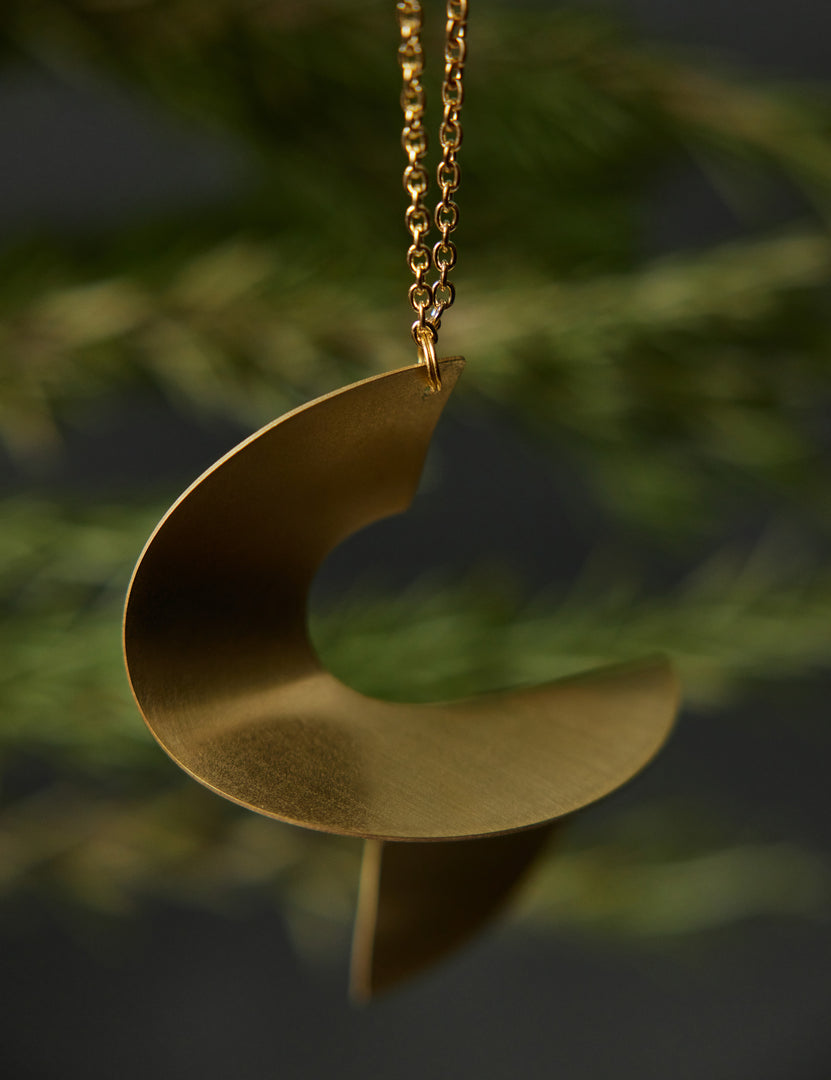 #style::invert | Close up of the Split-circle shaped Polished Brass Ornament 