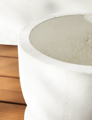 Close-up of the rim on the Dreama white Indoor and Outdoor Planter