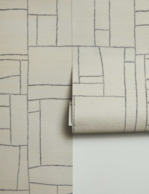| Inagra Ivory Wallpaper with gray sawtooth lines in a geometric pattern