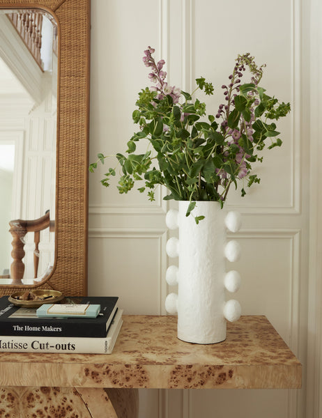 #color::white #size::large