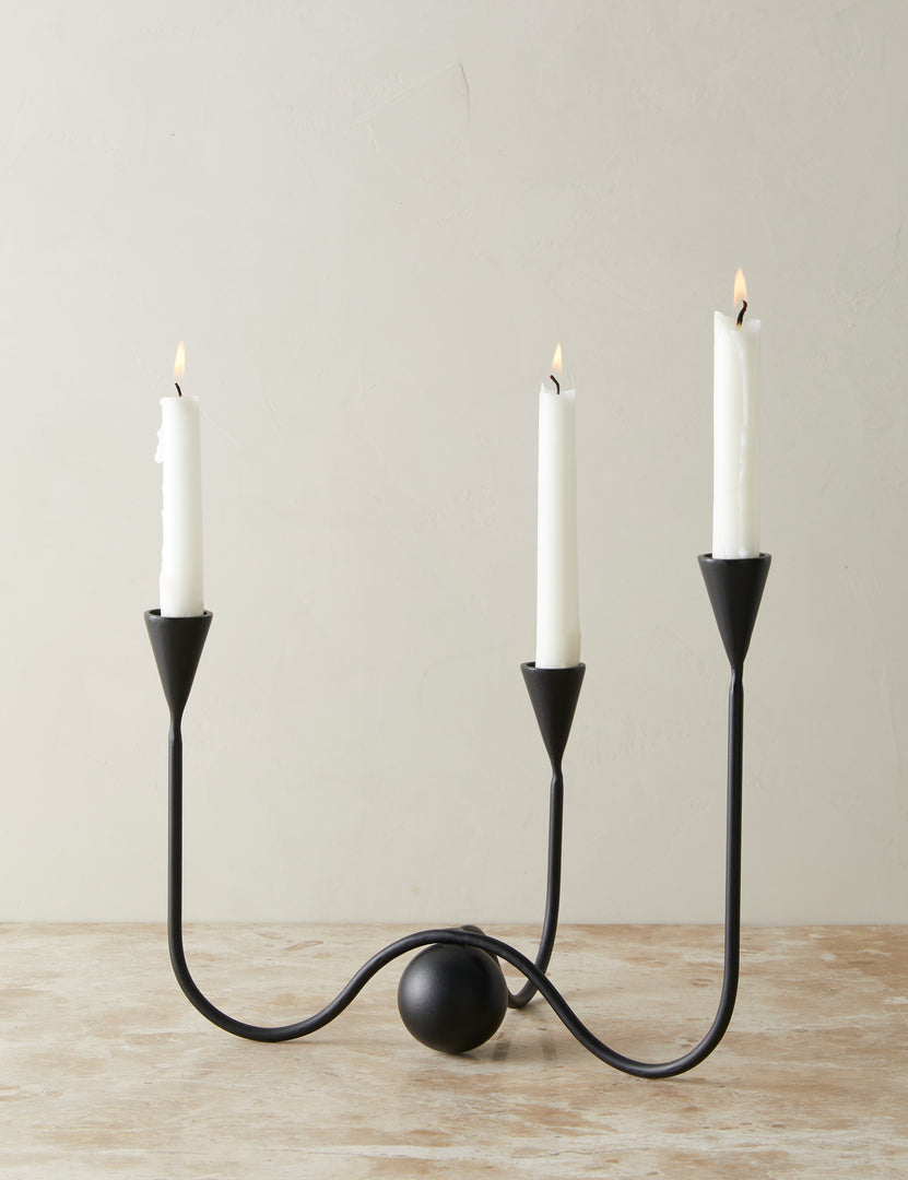 #color::black #size::3-candle