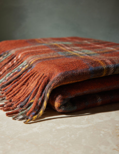 #color::stewart-royal-antique-tartan