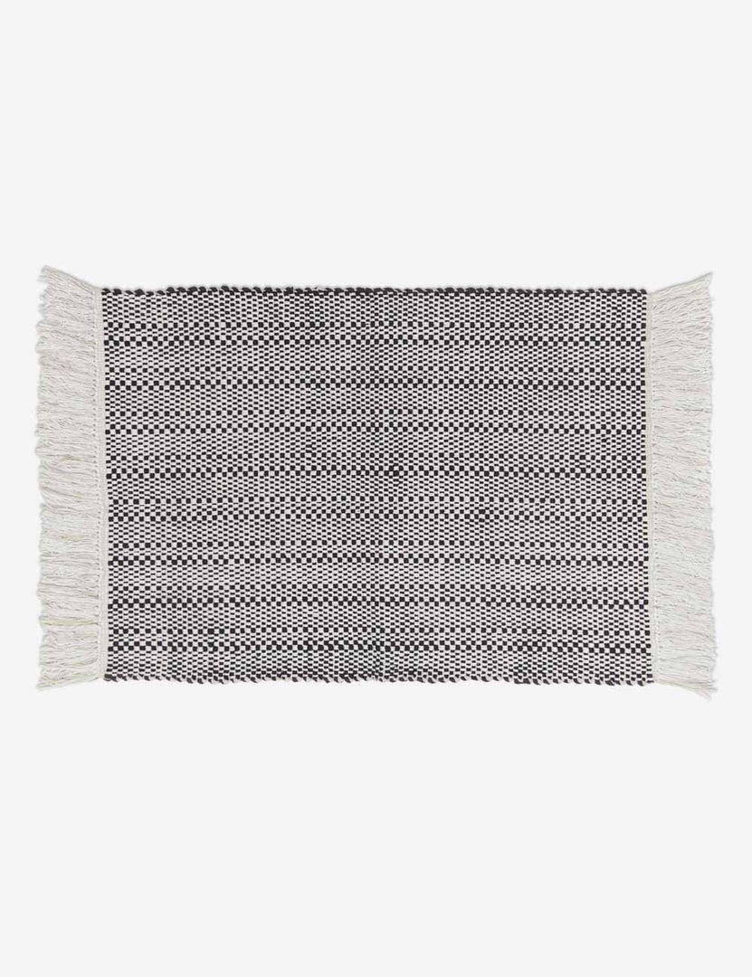 #size::1-9--x-2-10- #size::2--x-5-  | Saskia handwoven high contrast black-and-white patterned mat with thick fringe
