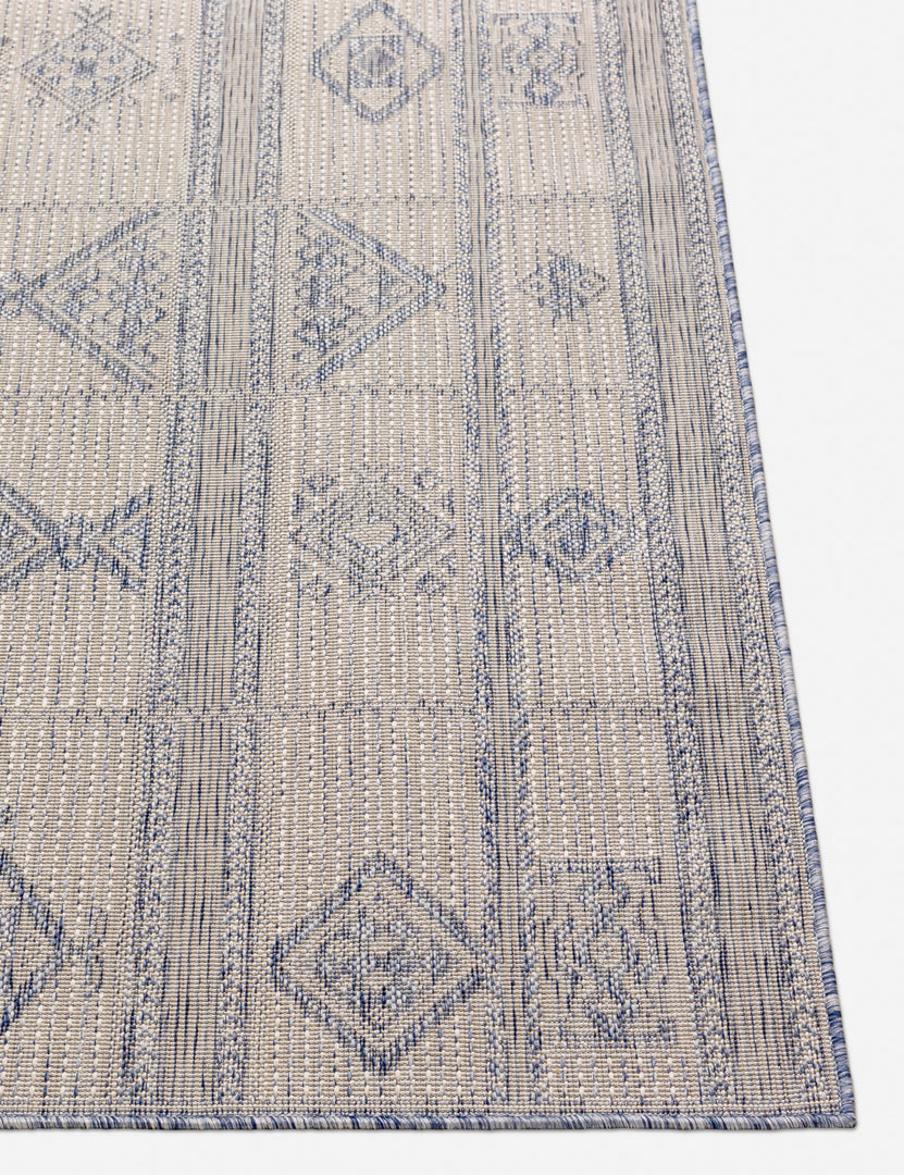 #color::blue #size::5-3--x-7- #size::6-7--x-9- #size::7-10--x-10- #size::9-2--x-12- | Close-up of the Yamina blue indoor and outdoor rug