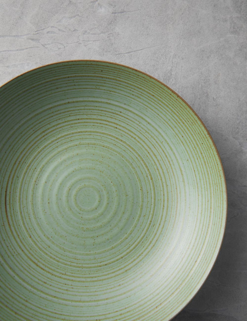 #color::leaf | Bird's-eye view of the Nature deep plate in leaf-green by Thomas for Rosenthal