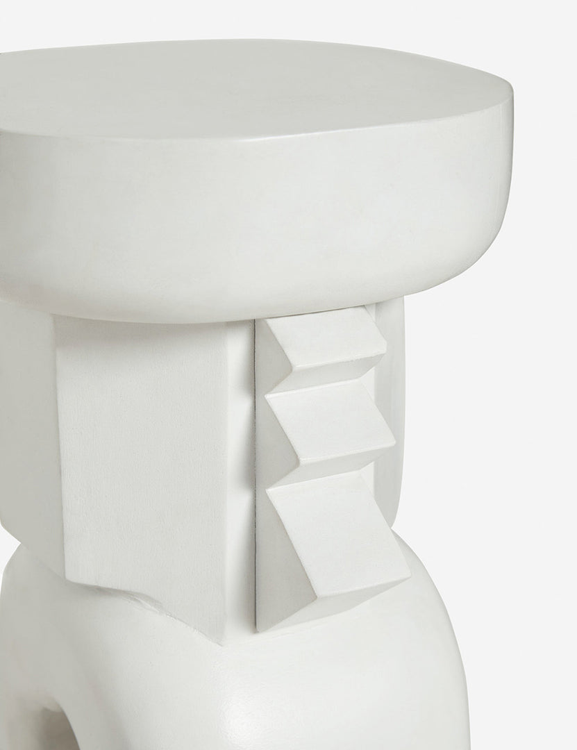 #size::tall | Close-up of the geometric details on the top of the toivo tall pedestal 