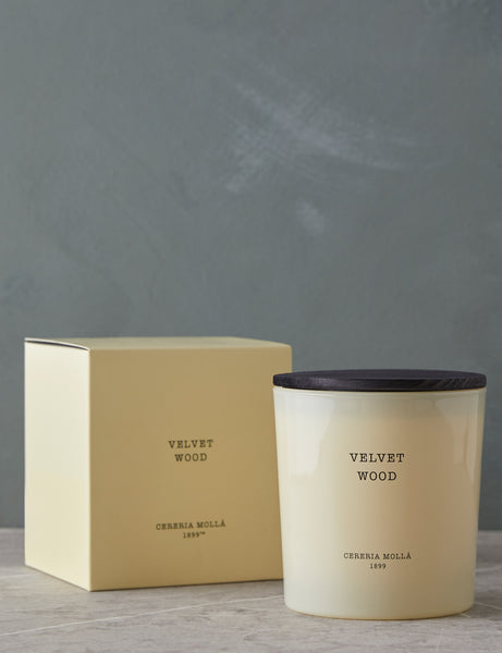 #color::cream #style::triple-wick #scent::velvet-wood