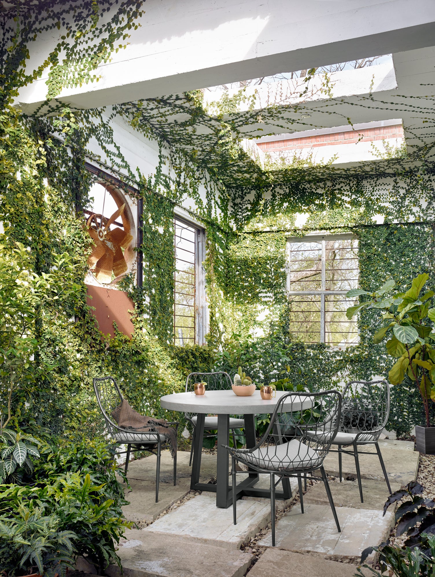 Agatha Indoor / Outdoor Round Dining Table - Thumbnail 2