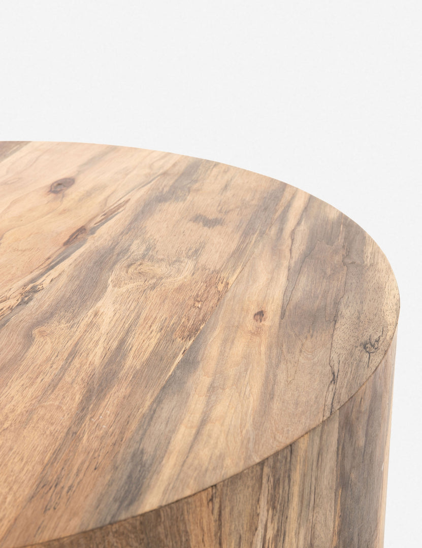 | Close up of the Boni round coffee table
