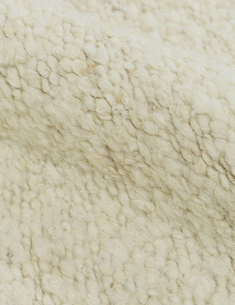 #size::10--x-14- #size::6--x-9- #size::9--x-12- #size::8--x-10- #size::12--x-15- | Close-up of the wool-blend fabric on the Dune rug
