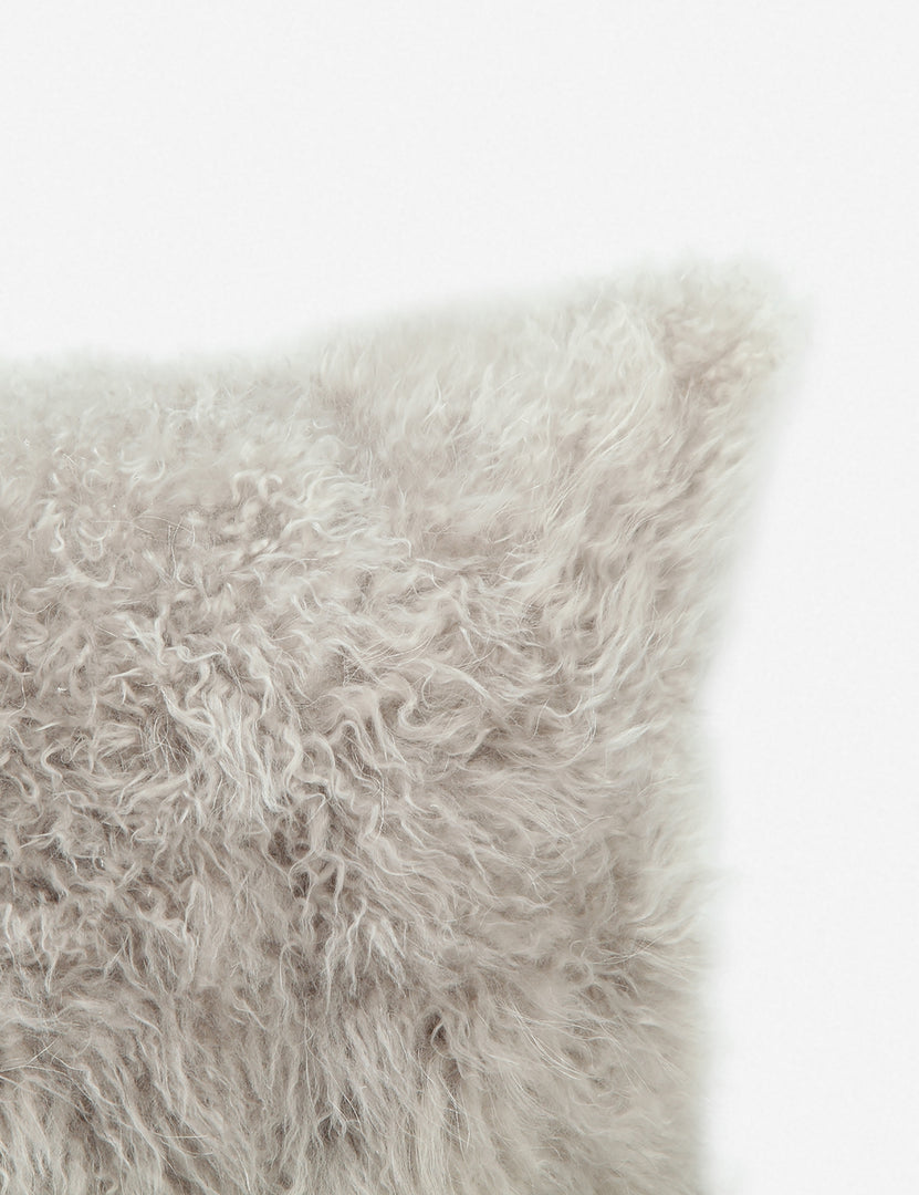 #color::light-grey | Close-up of the corner on the Madison light grey Cashmere Fur Pillow